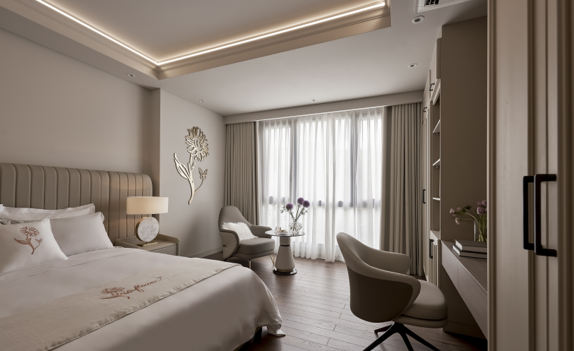 PREMIUM STUDIO SUITE WITH WINDOW